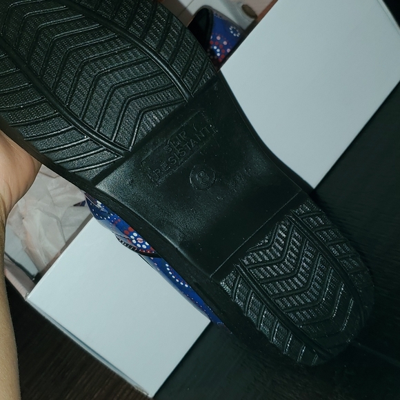 Crocs - Picture 2 of 3